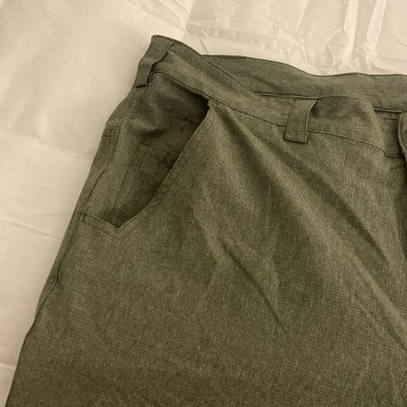 Duluth Trading Co Green Cargo Shorts for Outdoor Adventures Men’s 40 - Picture 3 of 6